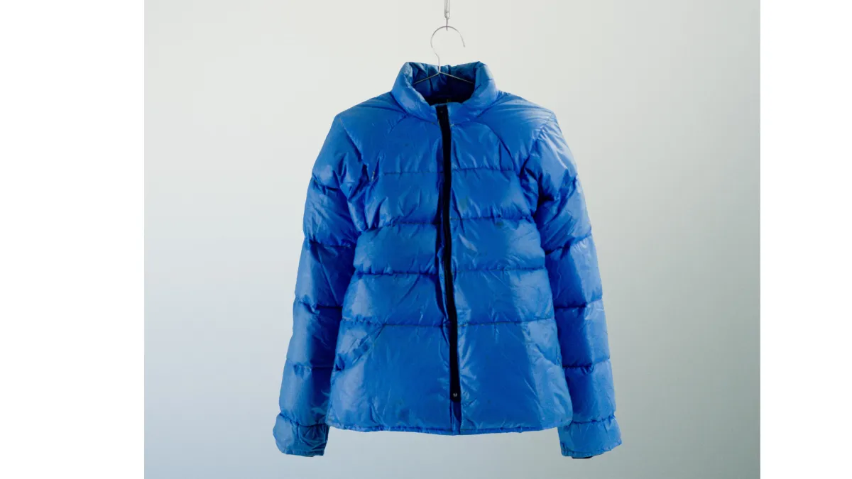 首款 Marmot GORE-TEX® 夹克——蓝色款