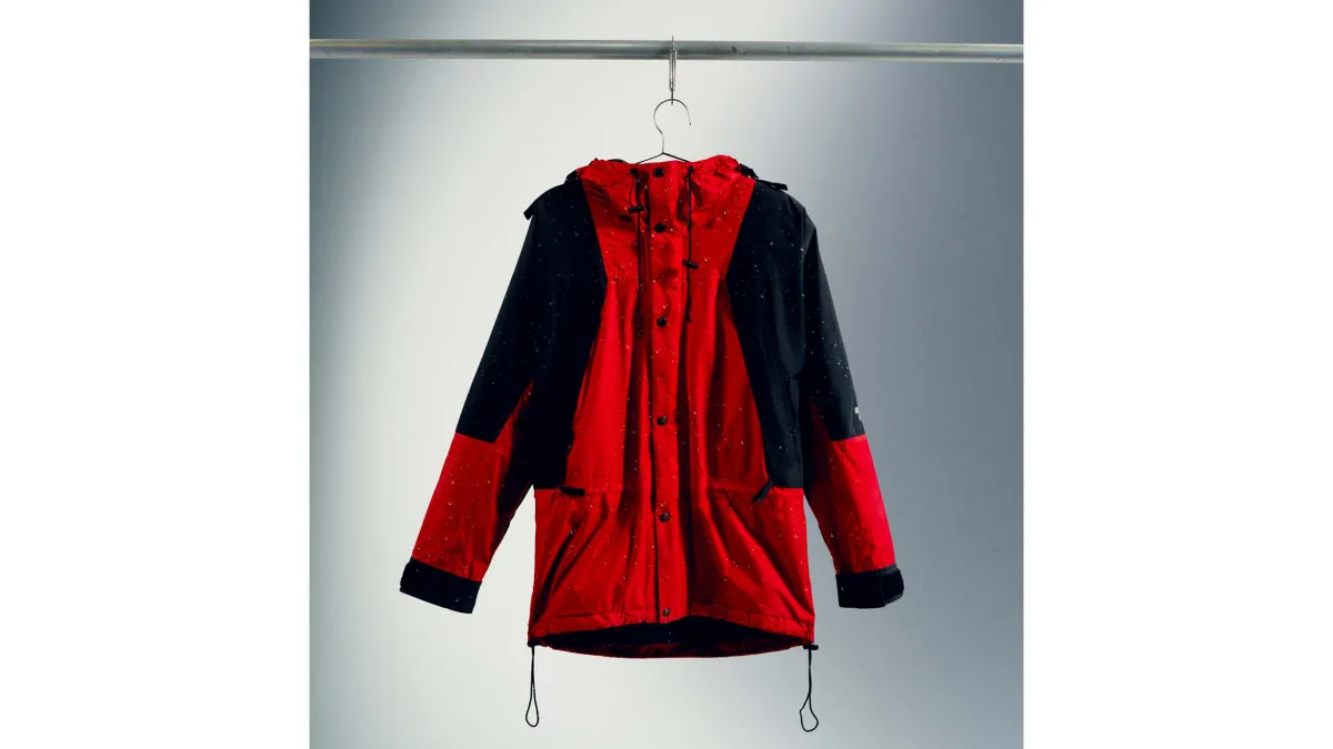 1994年款 The North Face Mountain Light 夹克（红黑配色）