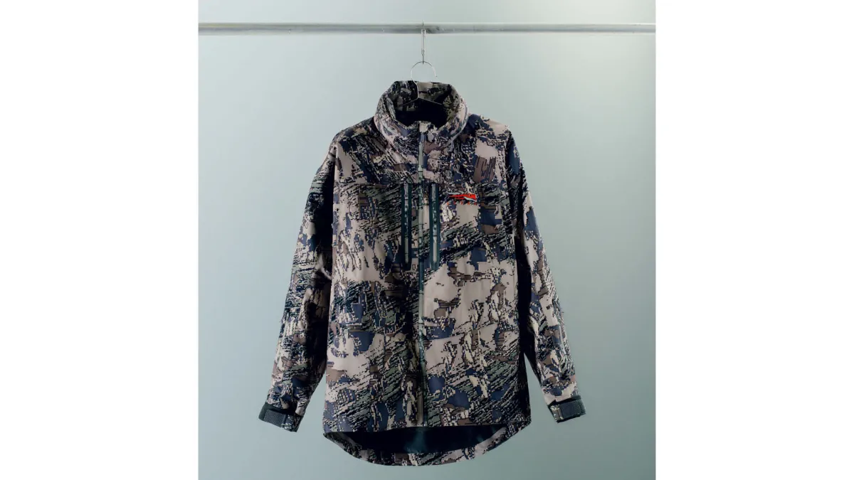 采用 GORE® OPTIFADE® 隐蔽伪装技术的 SITKA 服装